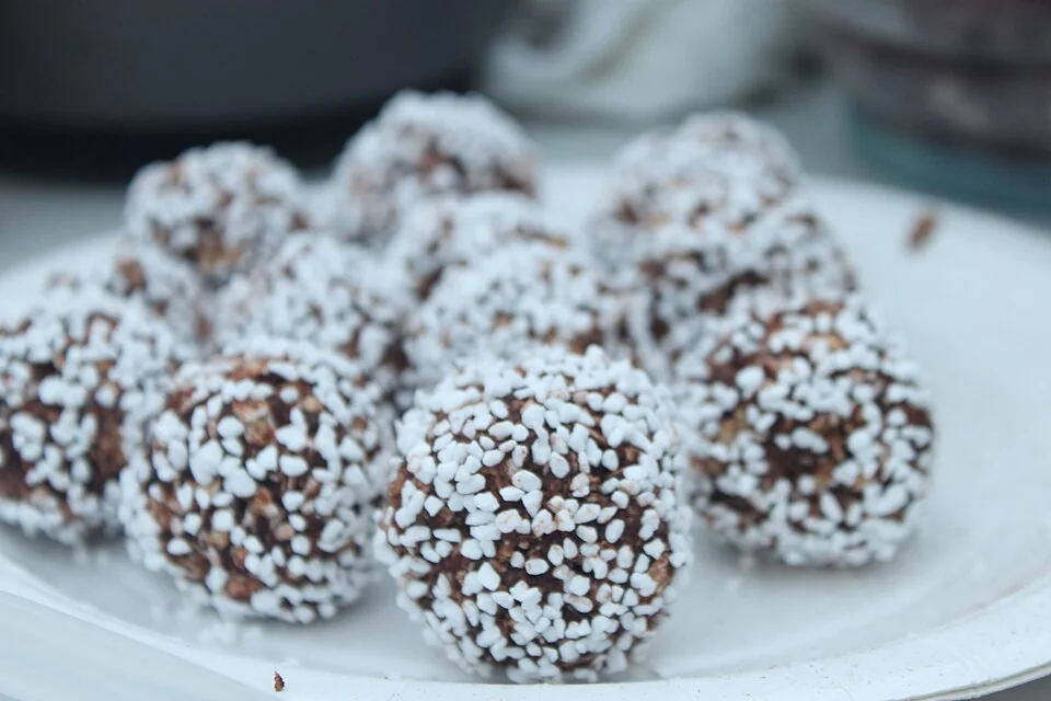 Chokladbollar chocolate oat balls serving inspiration