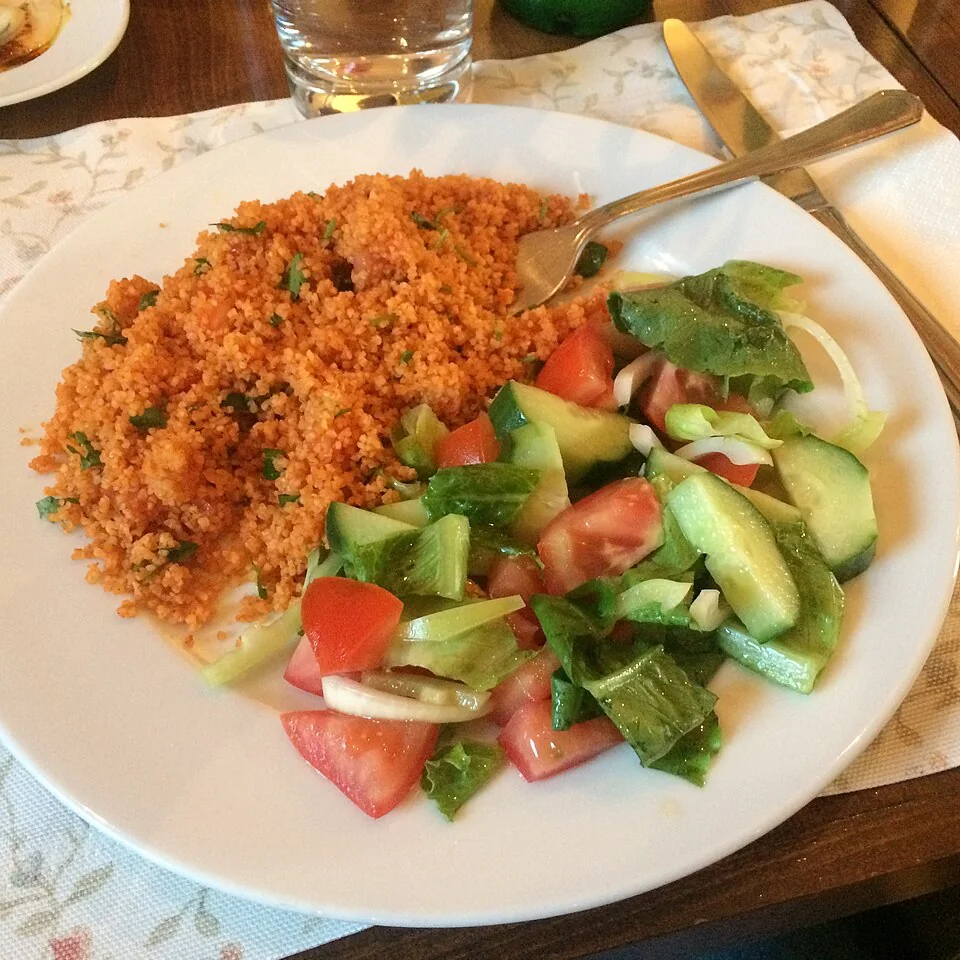 Eech tomato bulgur salad serving inspiration