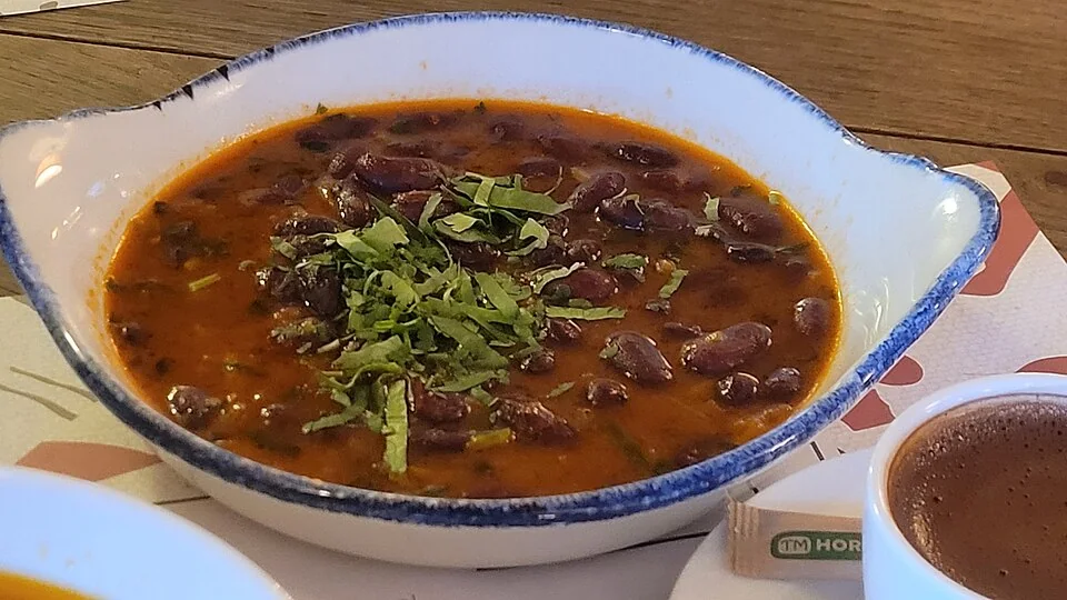 Quick lobio kidney-bean stew serving inspiration